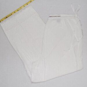 NWOT Studio by Valerie Stevens, 3-Leaf White Cotton Eyelet Pants, Women Size L